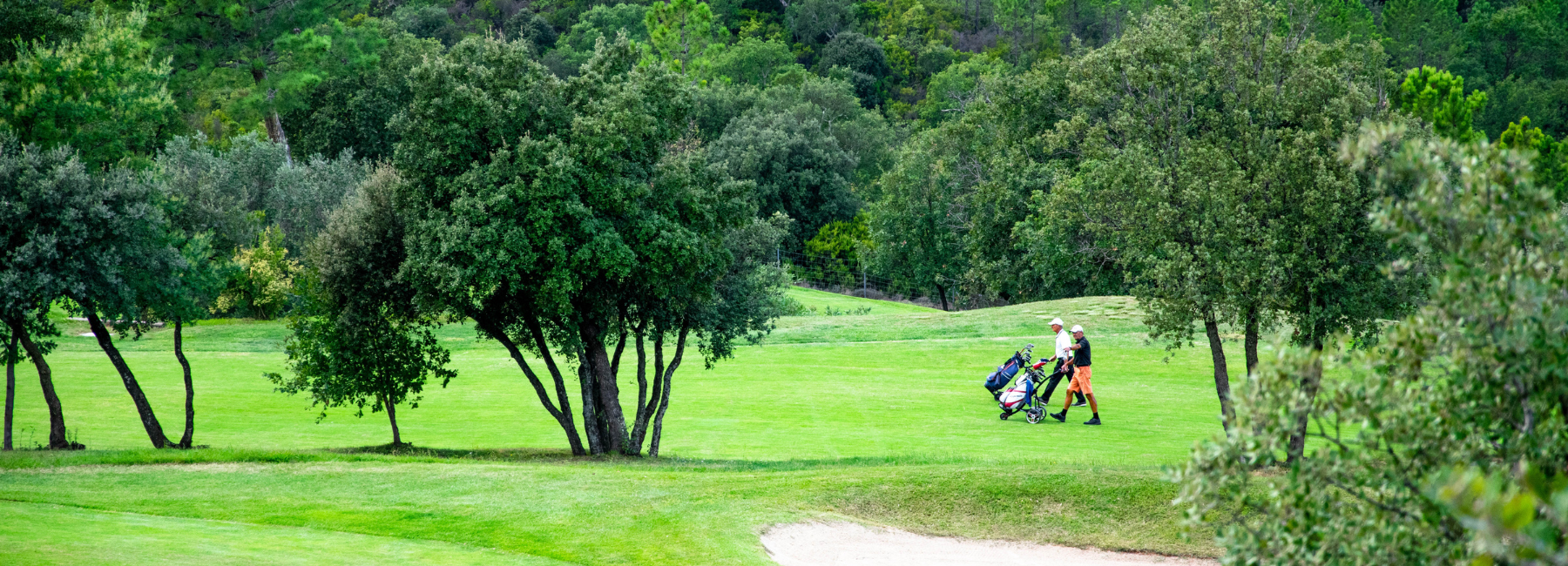 Golfarragementen - verblijf op Domaine du Golf de Roquebrune omringd door de golfbaan met 18 holes