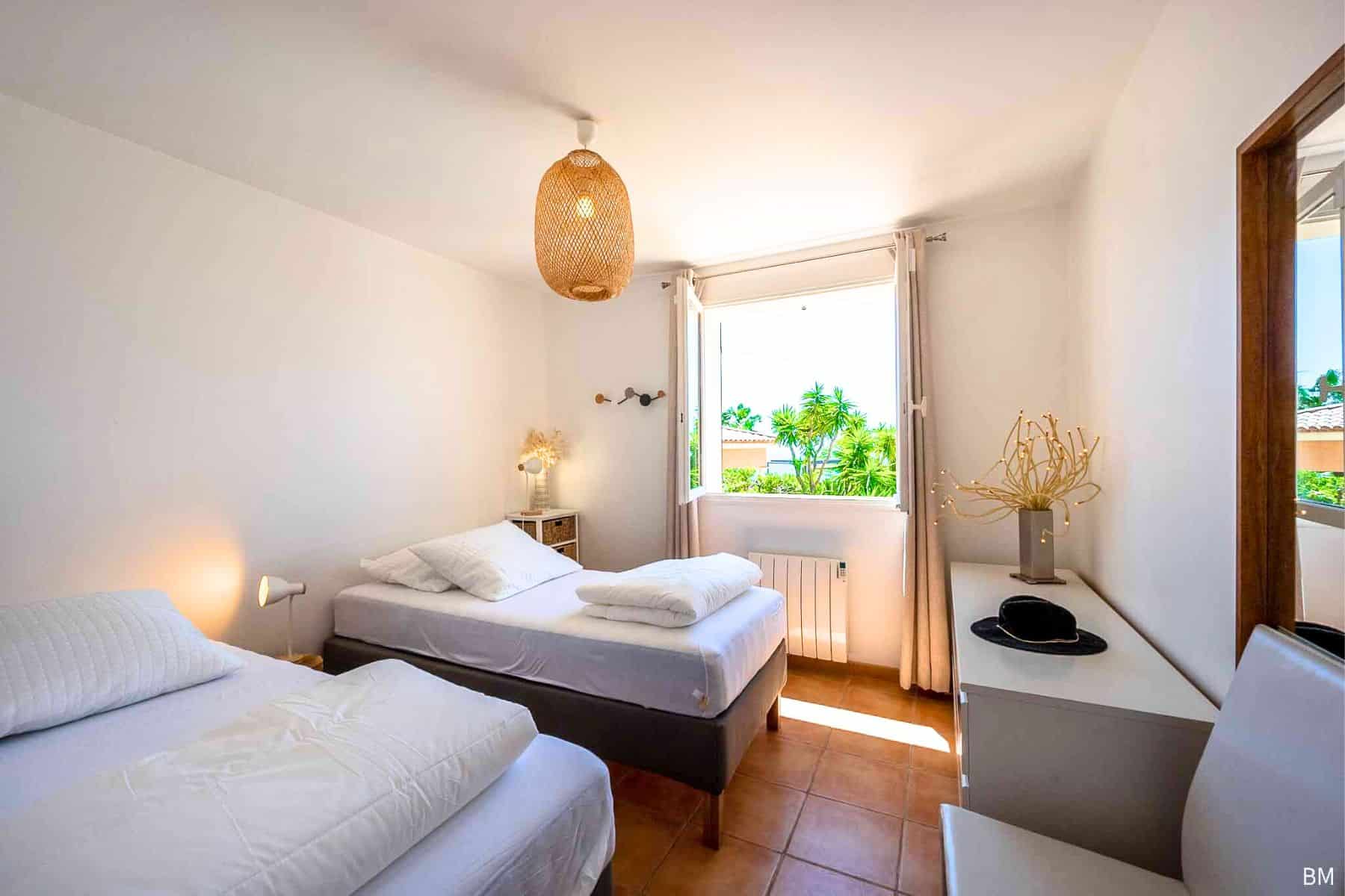 Vakantiehuis Sainte-Maxime met zeezicht en privézwembad - uitzicht op Saint-Tropez - Villa Esther (12)